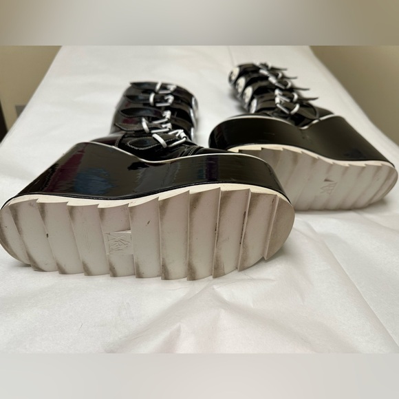 YRU Women's Black and White Boots🖤 - Picture 11 of 11